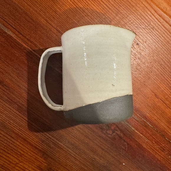 Handmade ceramic mug with pour spout - Picture 6 of 6